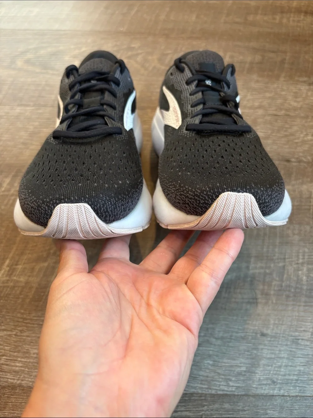 Brooks Ghost 16 Running Shoes Women’s 10.5 Black/White/Orchid Ice